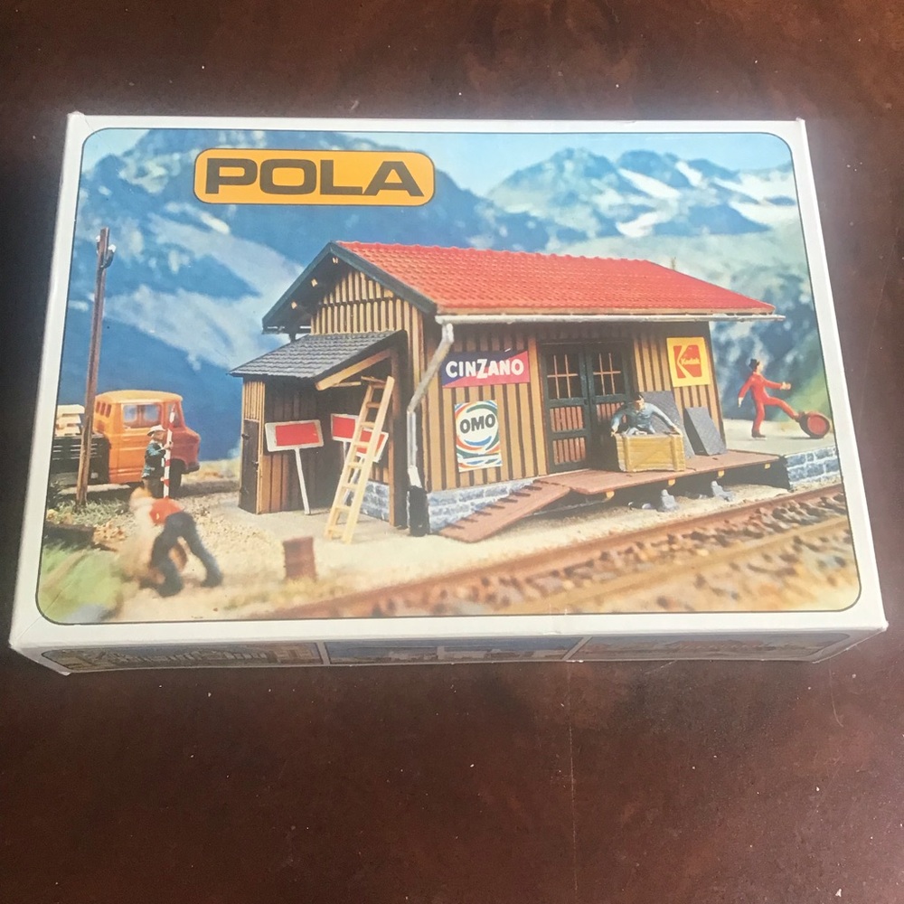 Pola N Scale Train Depot Model Building Kit